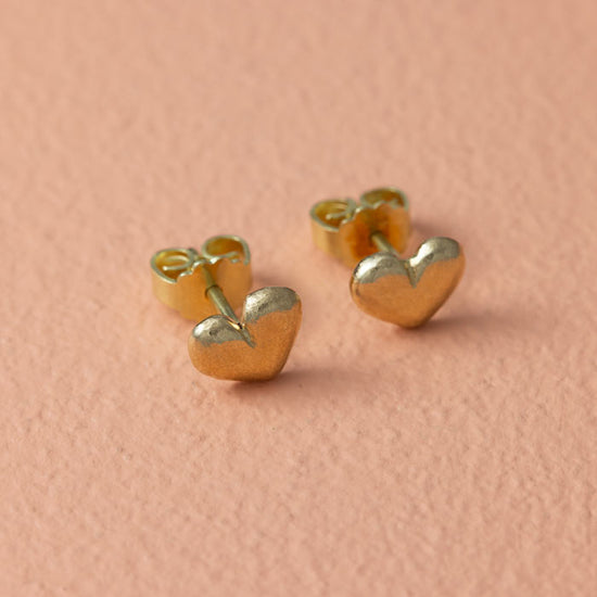14K Hjerte ørestikker rødguld 7x5,5mm - Devine by Norup