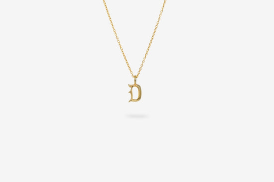 IX Studios - D Letter Charm Forgyldt IX Studios