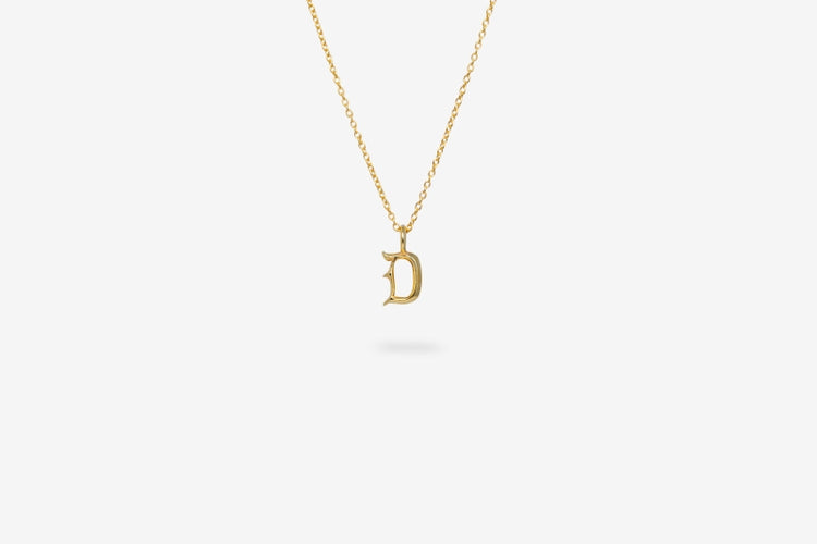 IX Studios - D Letter Charm Forgyldt IX Studios