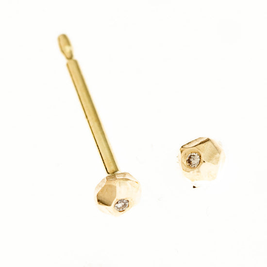 14K Guld Ørestik m. 0,02ct ialt - Devine by norup